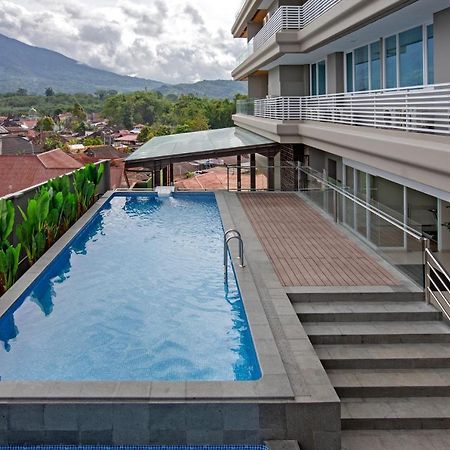 Hotel Santika Bukittinggi Exterior photo