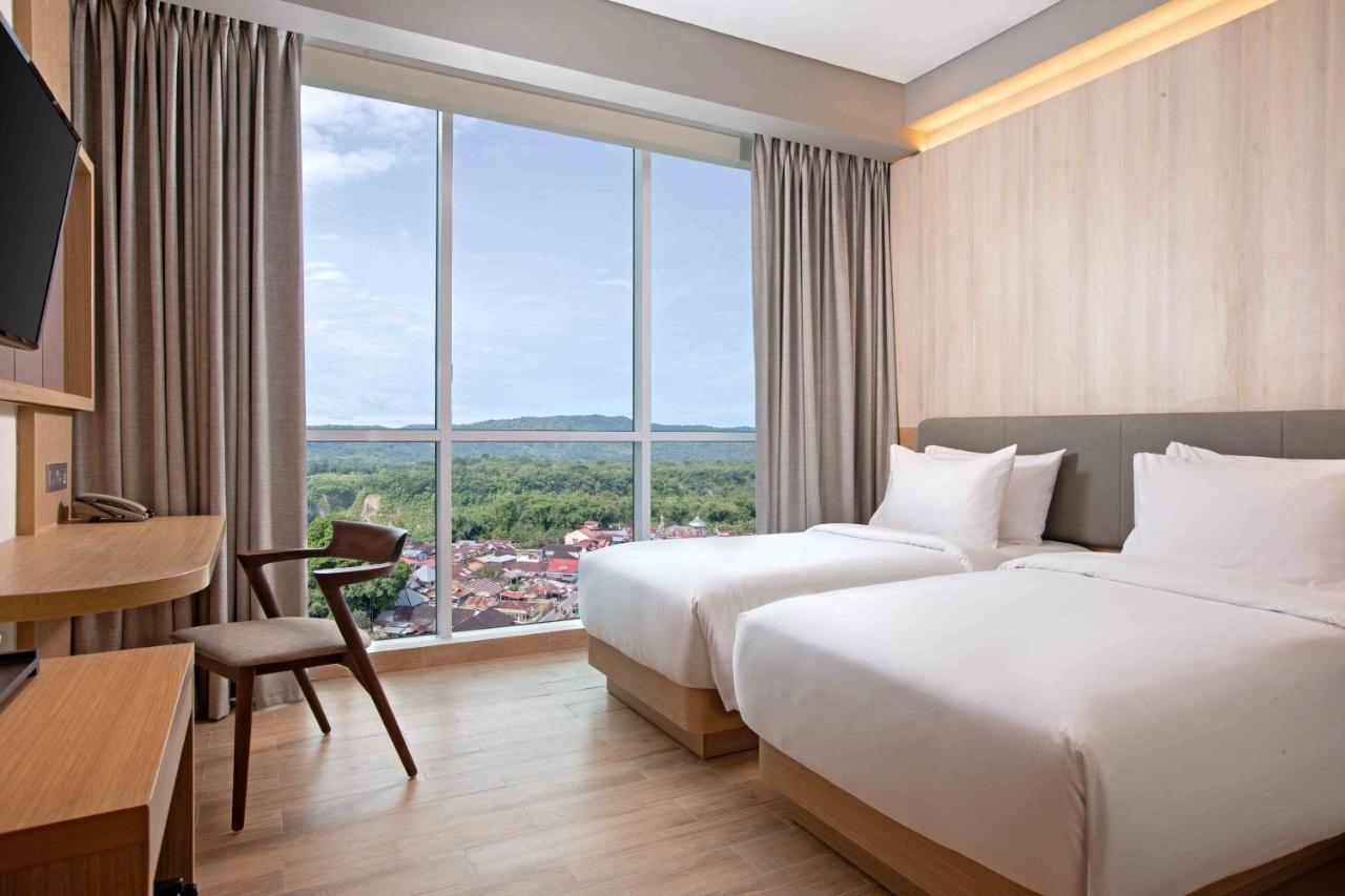 Hotel Santika Bukittinggi Exterior photo