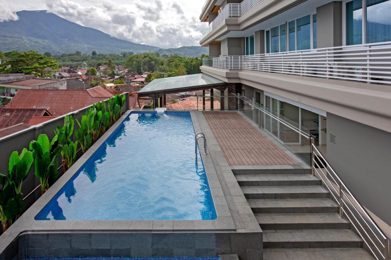 Hotel Santika Bukittinggi Exterior photo